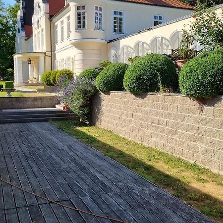 Chateau Radvanov Pension Mlada Vozice Exteriör bild